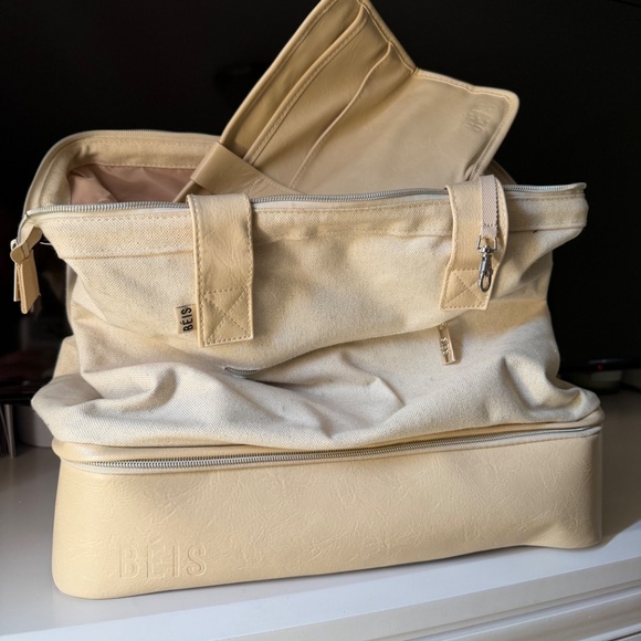 Beis Convertible Mini Weekender - Picture 3 of 7